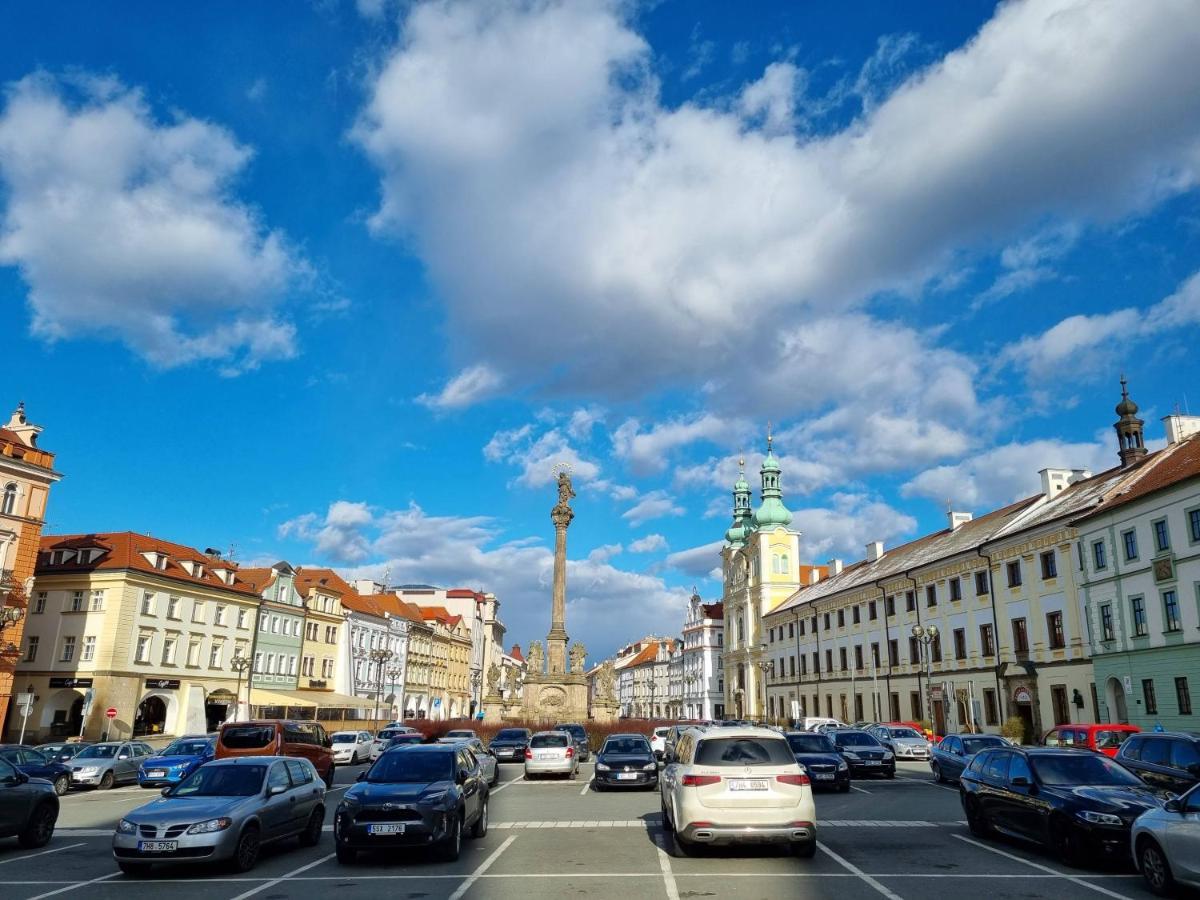 Stylovy Byt V Srdci Hradce Kralove Hradec Králové Buitenkant foto